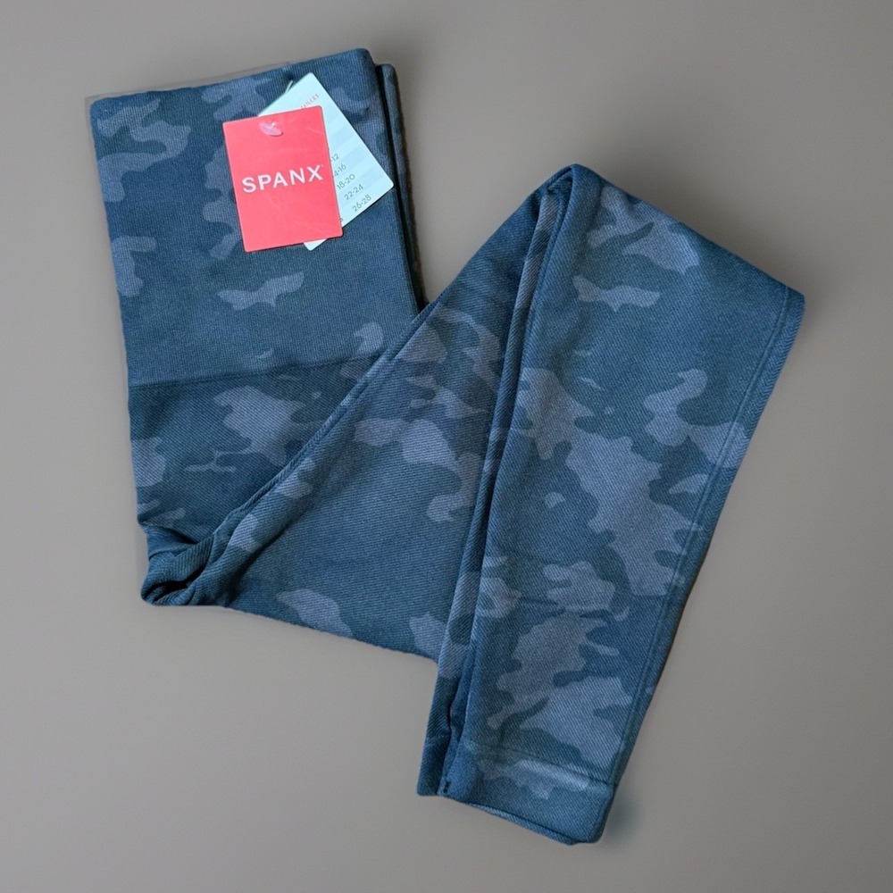 NWT Spanx‎ Camouflage Black Look At Me Now Seamless Leggings Womens Size XS-0